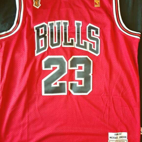 **MICHAEL JORDAN CHICAGO BULLS #23 SIGNED RED HOME JERSEY HOLOGRAM VALIDATION** - Picture 2 of 6